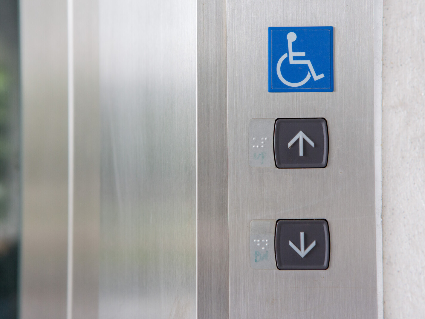 installation, réparation et maintenance Élévateur PMR Paris