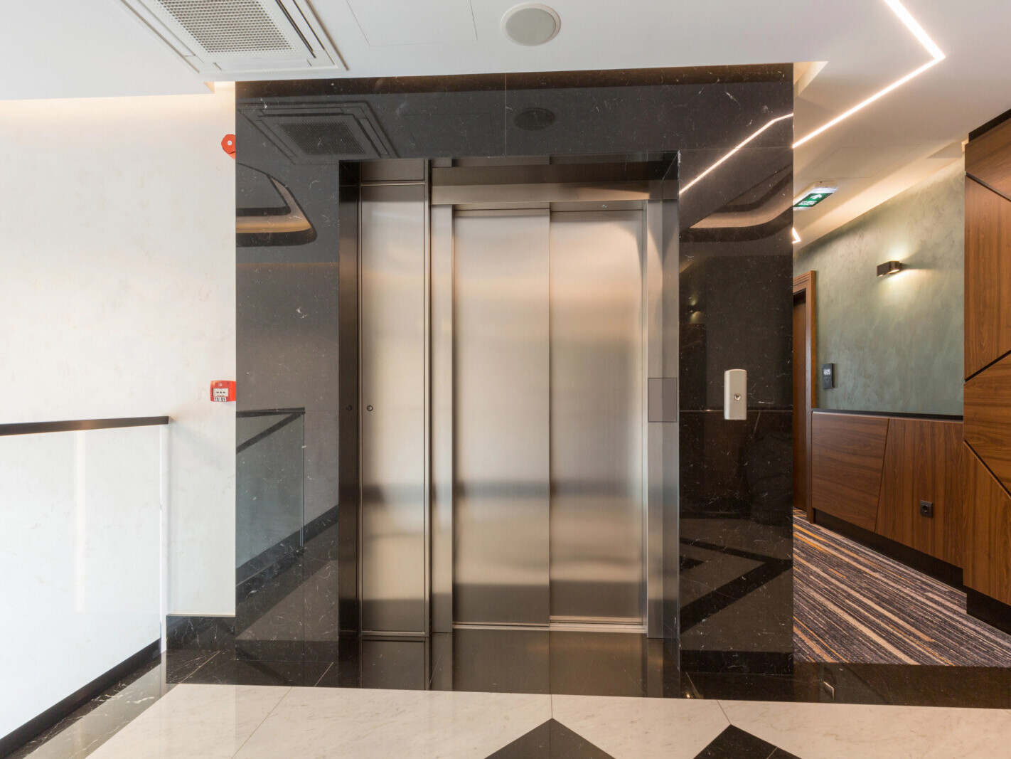 réparation d'ascenseurs pour les hôtels à Paris